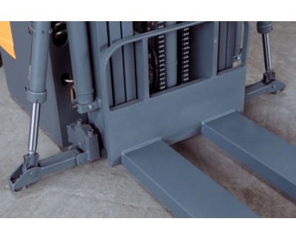 Высотный самоходный штабелер с платформой XILIN 2т 4.5м CDDK20