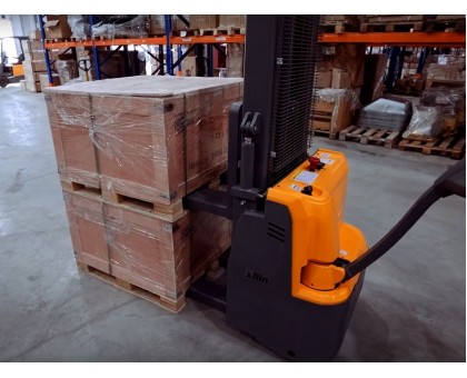 Штабелер самоходный 1,5 т 4,5 м XILIN CDDR15S Li-ion двухуровневый (сопровождаемый)