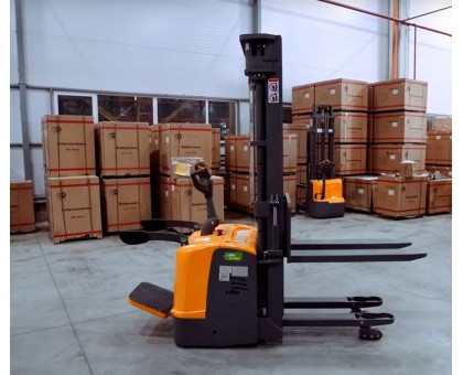 Штабелер самоходный 1,5 т 5,6 м XILIN CDDK15S Li-ion двухуровневый (с платформой)