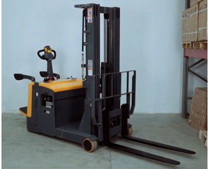 Штабелер электрический самоходный 1,5 т 4,5 м XILIN CPD15R с противовесом